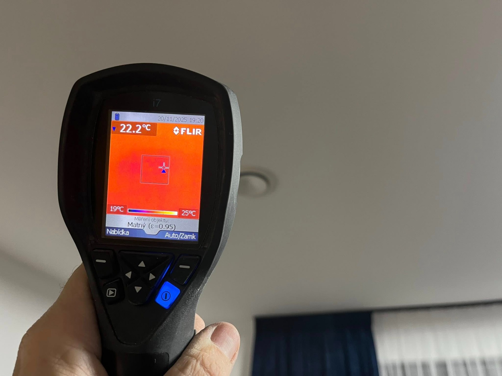 kontrola rekuperácie termovíziou, rozdiel teploty privádzaného vzduchu je v desatinách, ventil takmer nevidno